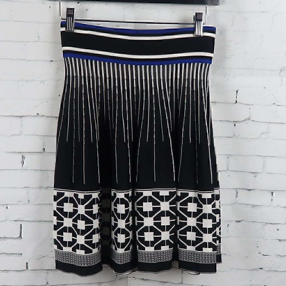 H&M BLACK WHITE WITH BLUE GEOMETRIC PRINT KNIT A LINE  SKIRT SIZE 4